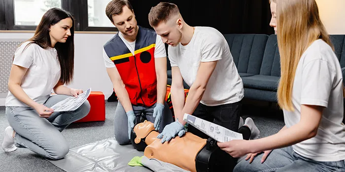 Online First Aid Courses: What They Cover, How They Work, and What to Expect Before You Enroll